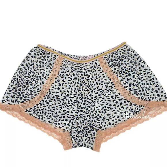 Victoria’s Secret Soft long sleeve V neck top & animal print shorts pajama set S - Picture 3 of 6